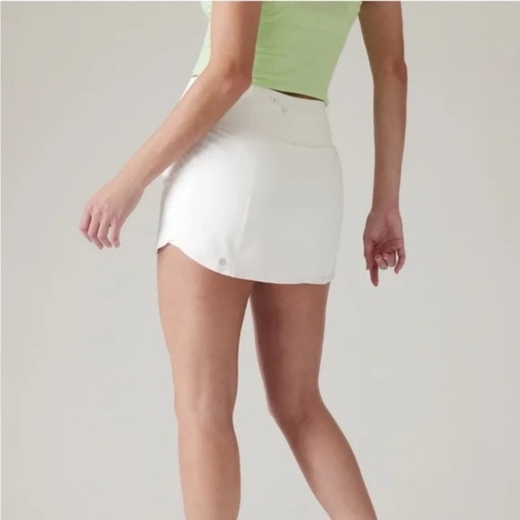 NWT, ATHLETA RUN WITH IT 14" SKORT, SIZE XS, BRIGHT WHITE - Picture 2 of 8